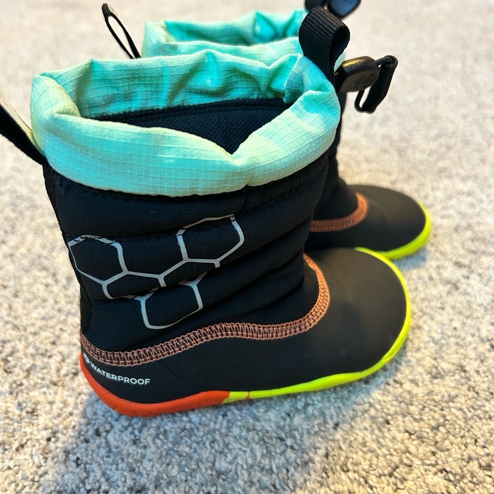 Vivo Barefoot Winter Boots (size 7) - Black and Neon Green